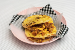 Arepas con carne mechada © Studio Colombia